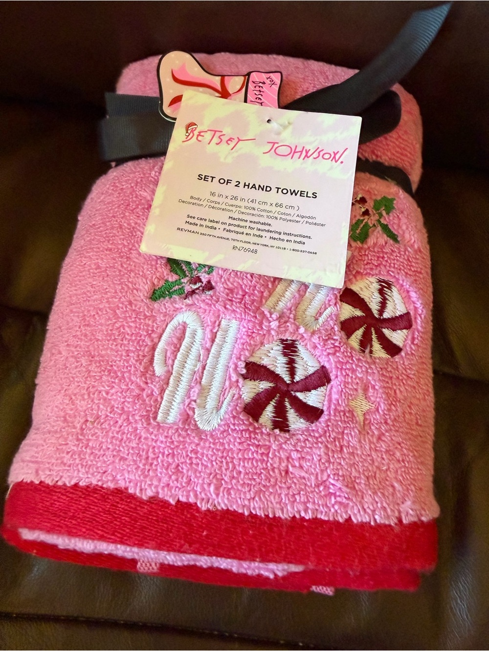 Betsey Johnson Pink Embroidered Peppermint Holiday 2 Pack Hand Towels NWT - Picture 3 of 3